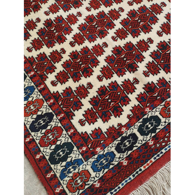 فرش ترکمنی یک و نیم متری